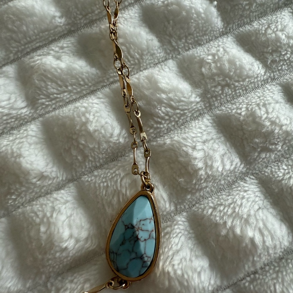 Elegant Gold and Turquoise Pendant Necklace